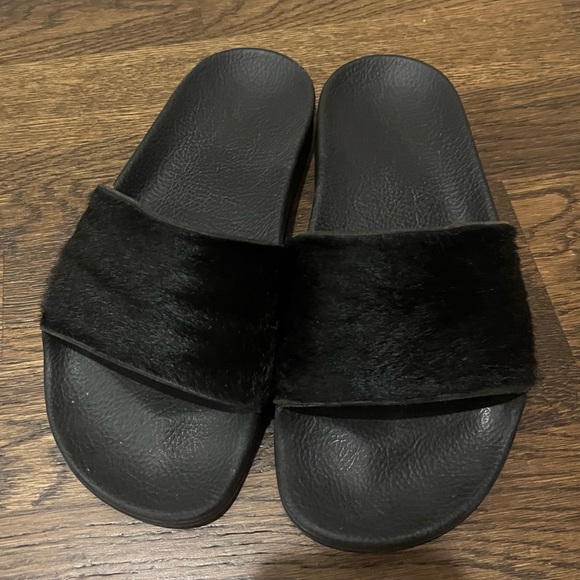 Adidas Adilette Pony Hair Flat Slider Sandals Black - Picture 1 of 6